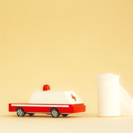 Véhicule jouet en bois Candycar - Ambulance